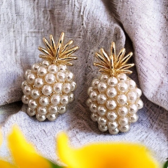 Pearl Pineapple Earrings 🍍 - Picture 5 of 11